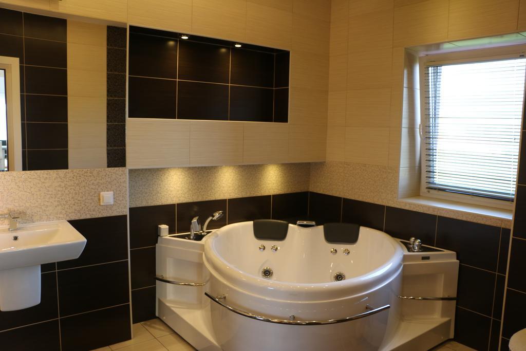 Sanderson Apartments Miercurea Ciuc Phòng bức ảnh